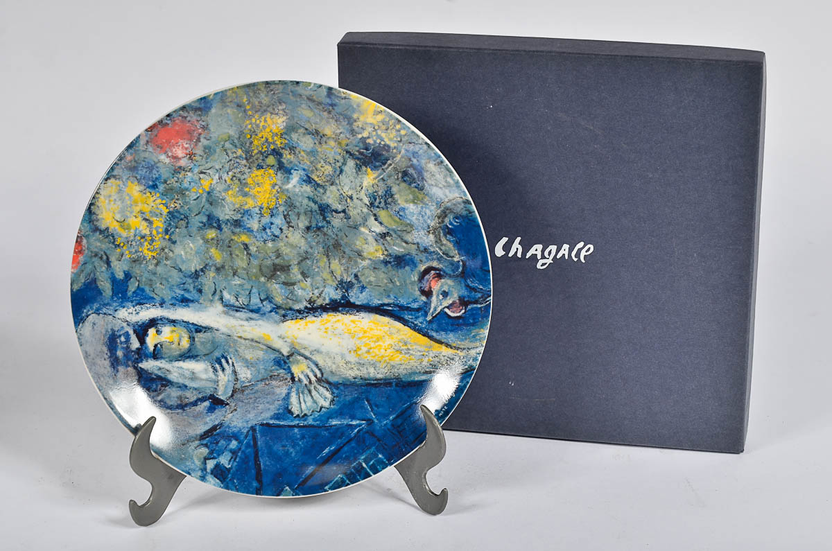 MARC CHAGALL - Prato de porcelana , assinado. Diam. 20 cm.