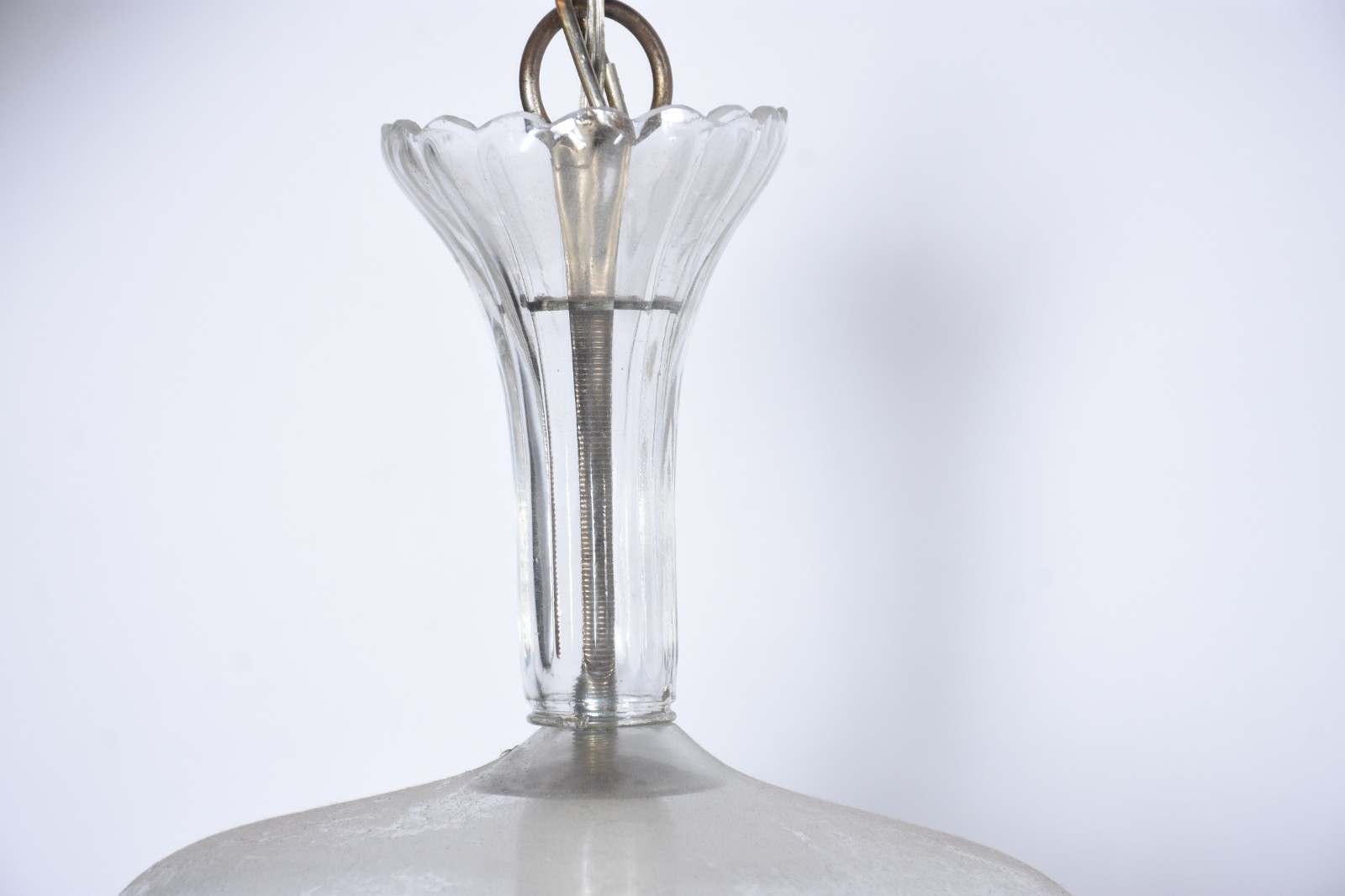 Pequeno lustre em contas de cristal lapidado, feitio "pera". - foto 5 de 5
