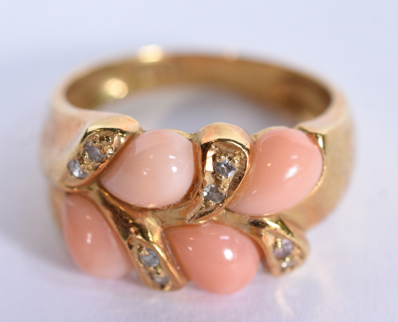 Anel de ouro 18 k com pedra coral, aro 17 (Por motivos de segurança a... - foto 1 de 6