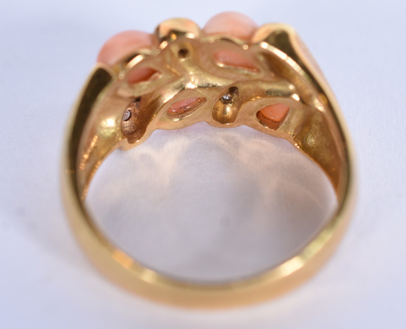 Anel de ouro 18 k com pedra coral, aro 17 (Por motivos de segurança a... - foto 4 de 6