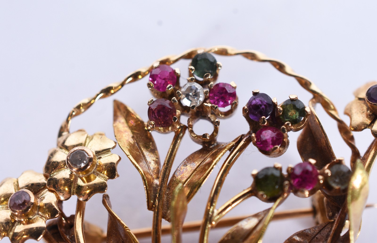 Broche de ouro baixo com pedras brasileiras e um brilhante (Por... - foto 2 de 5