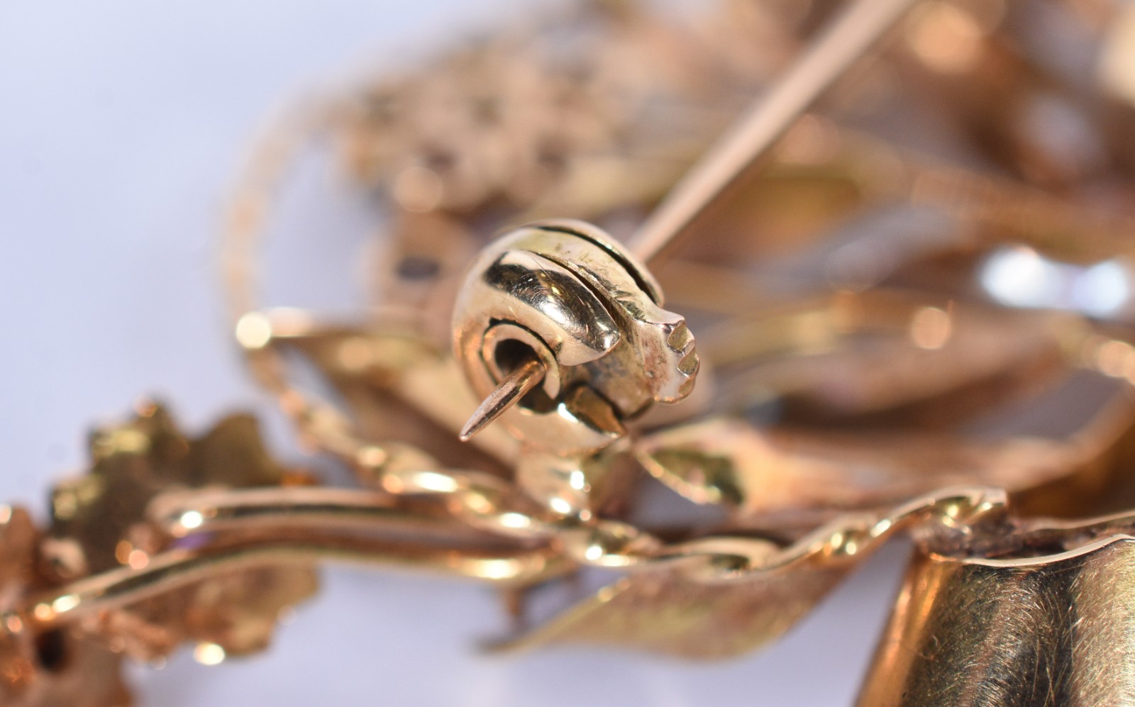 Broche de ouro baixo com pedras brasileiras e um brilhante (Por... - foto 5 de 5