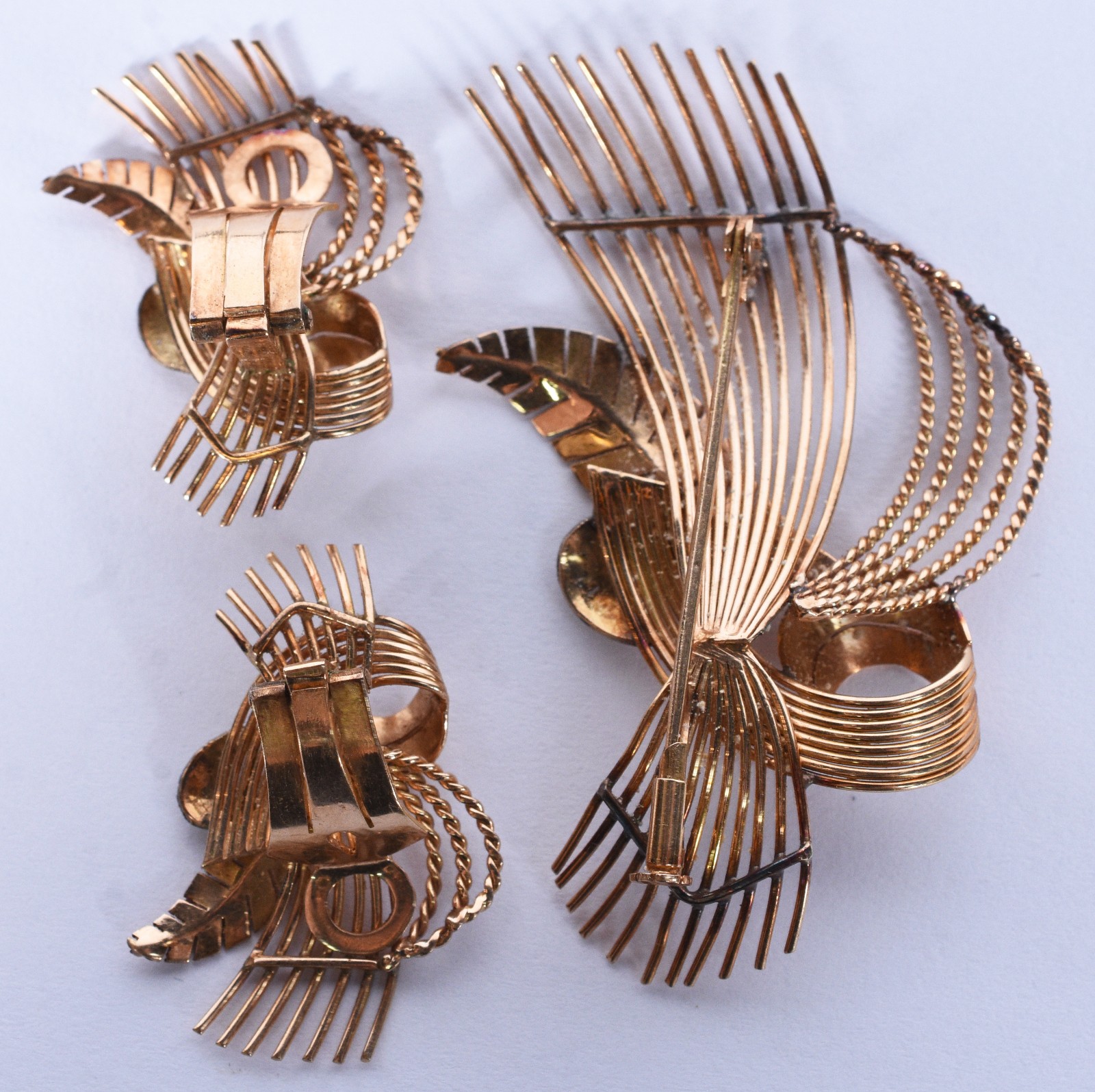 Conjunto composto de broche e par de brincos de pressão de ouro 18 k... - foto 6 de 8