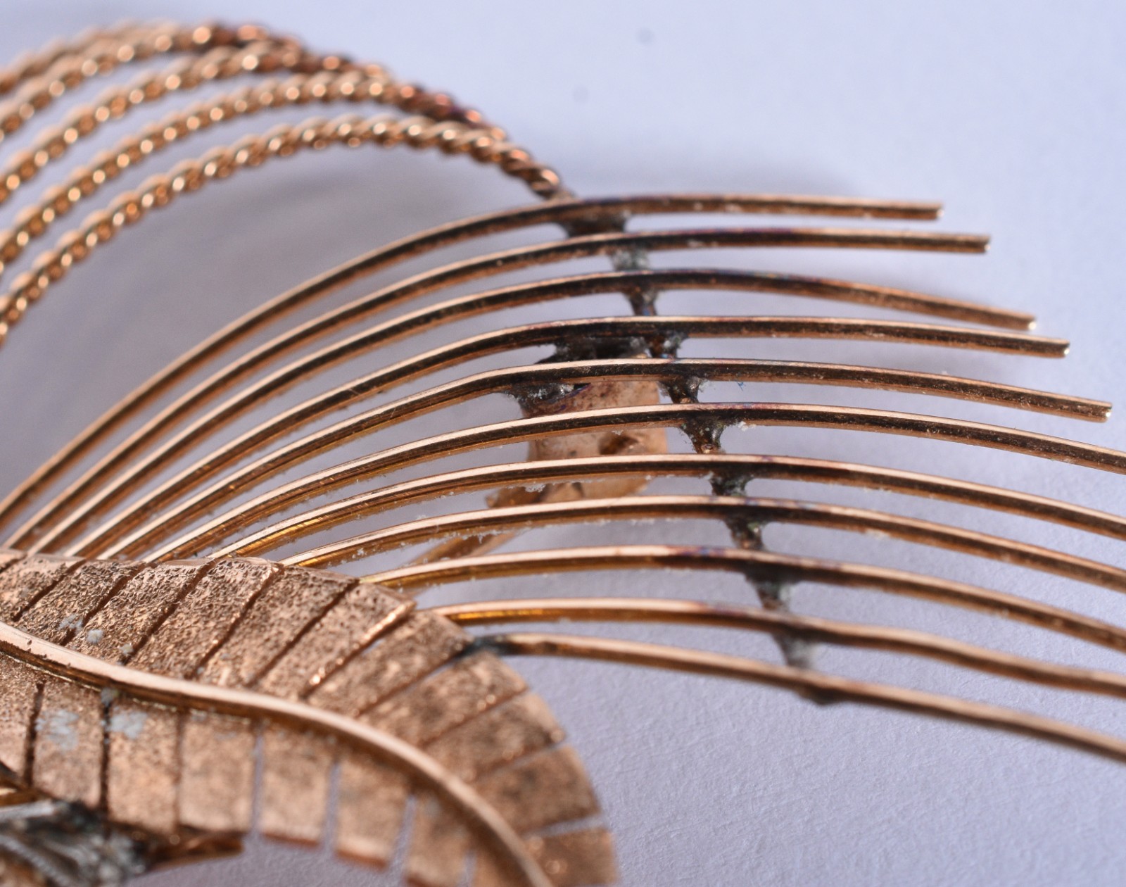 Conjunto composto de broche e par de brincos de pressão de ouro 18 k... - foto 8 de 8