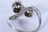 Anel de platina com brilhantes de 0,05 ct, lapi... - Anel de platina com brilhantes de 0,05 ct, lapidação antiga, aro 12 (Por motivos de segurança a peça não se encontra na loja)