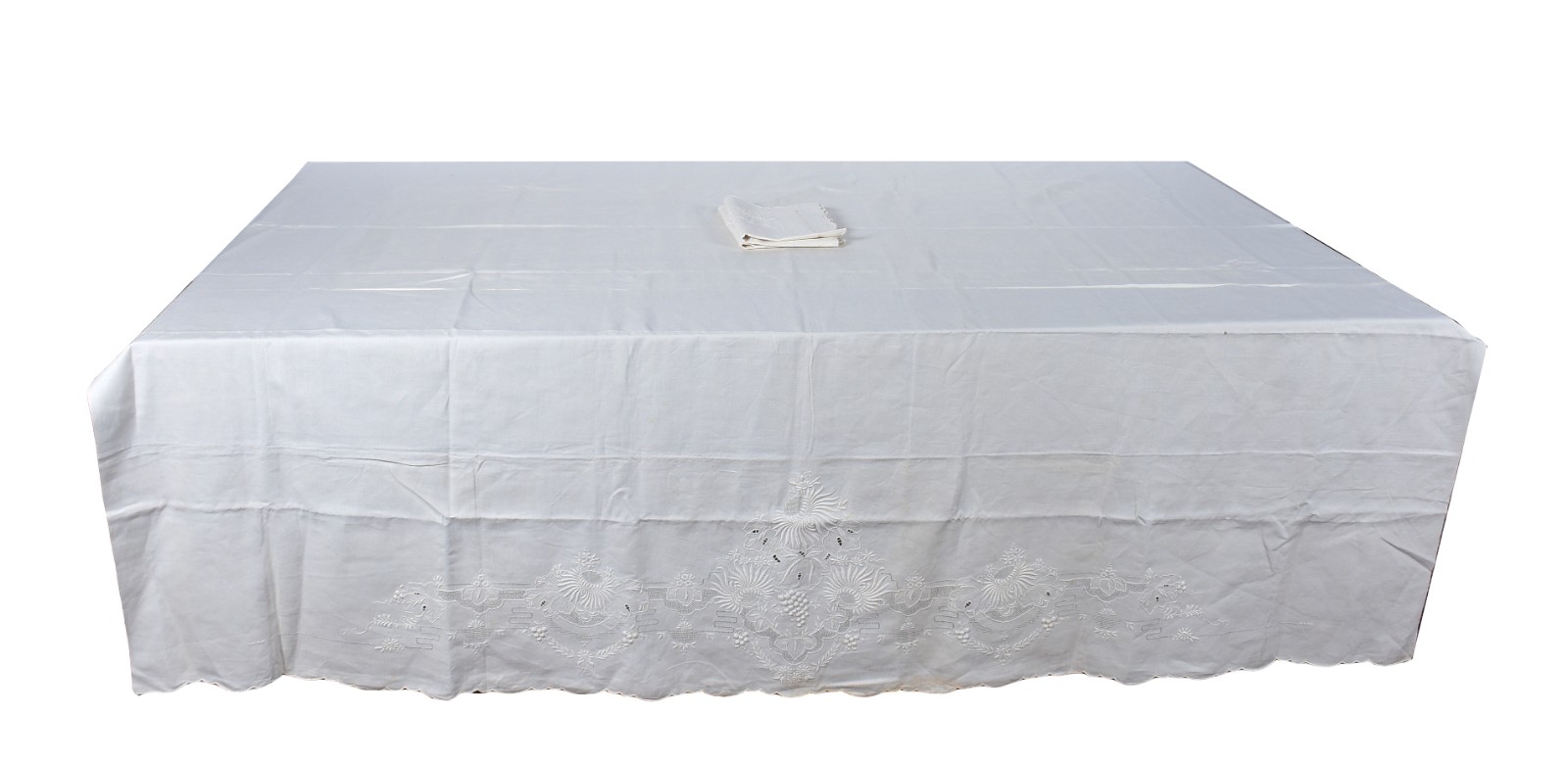 Lençol com bordados na cor bege, acompanham 2 fronhas. Com manchas. - foto 1 de 6