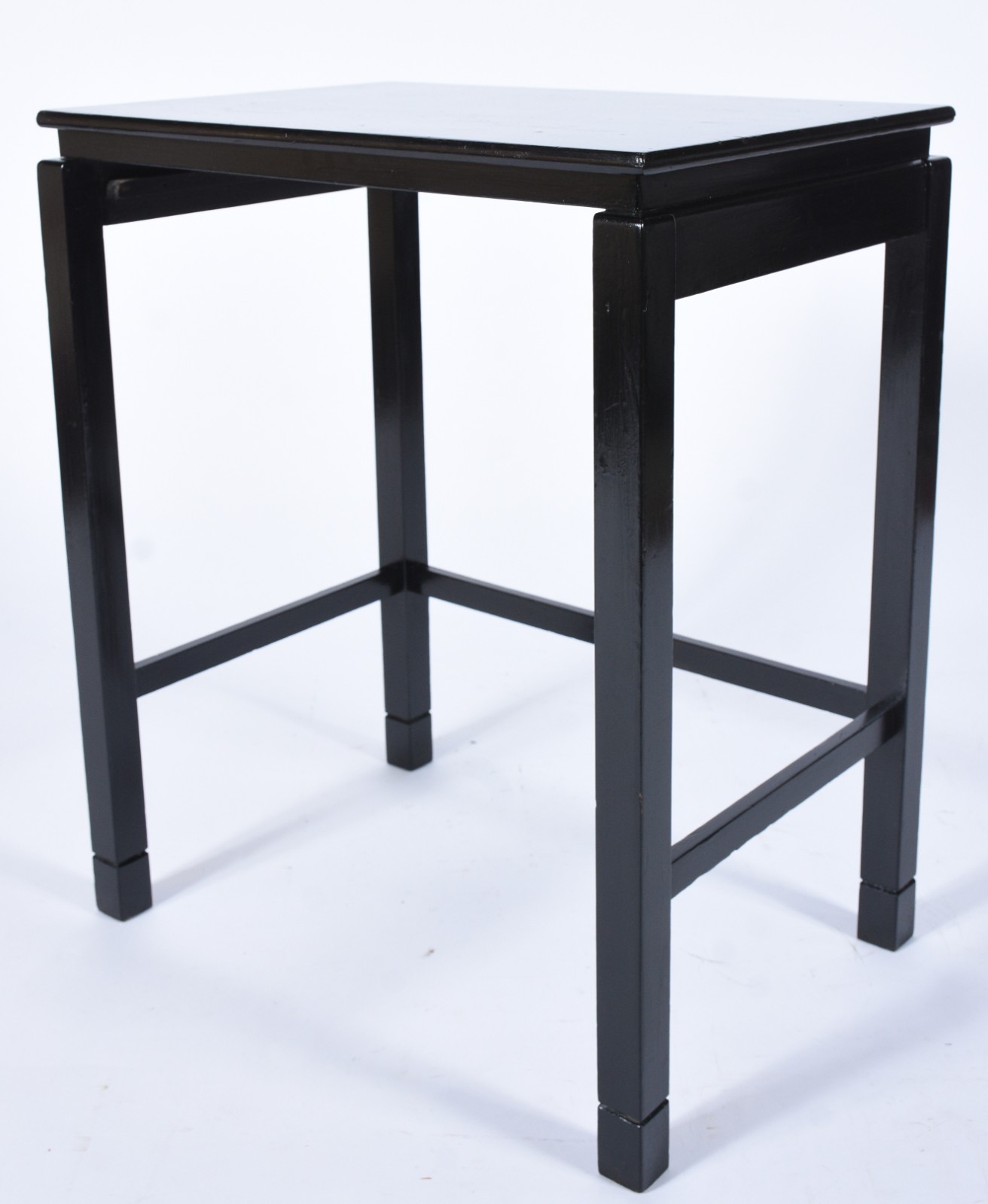 Mesa auxiliar de madeira laqueada de preto estilo oriental, tampo com... - foto 1 de 8