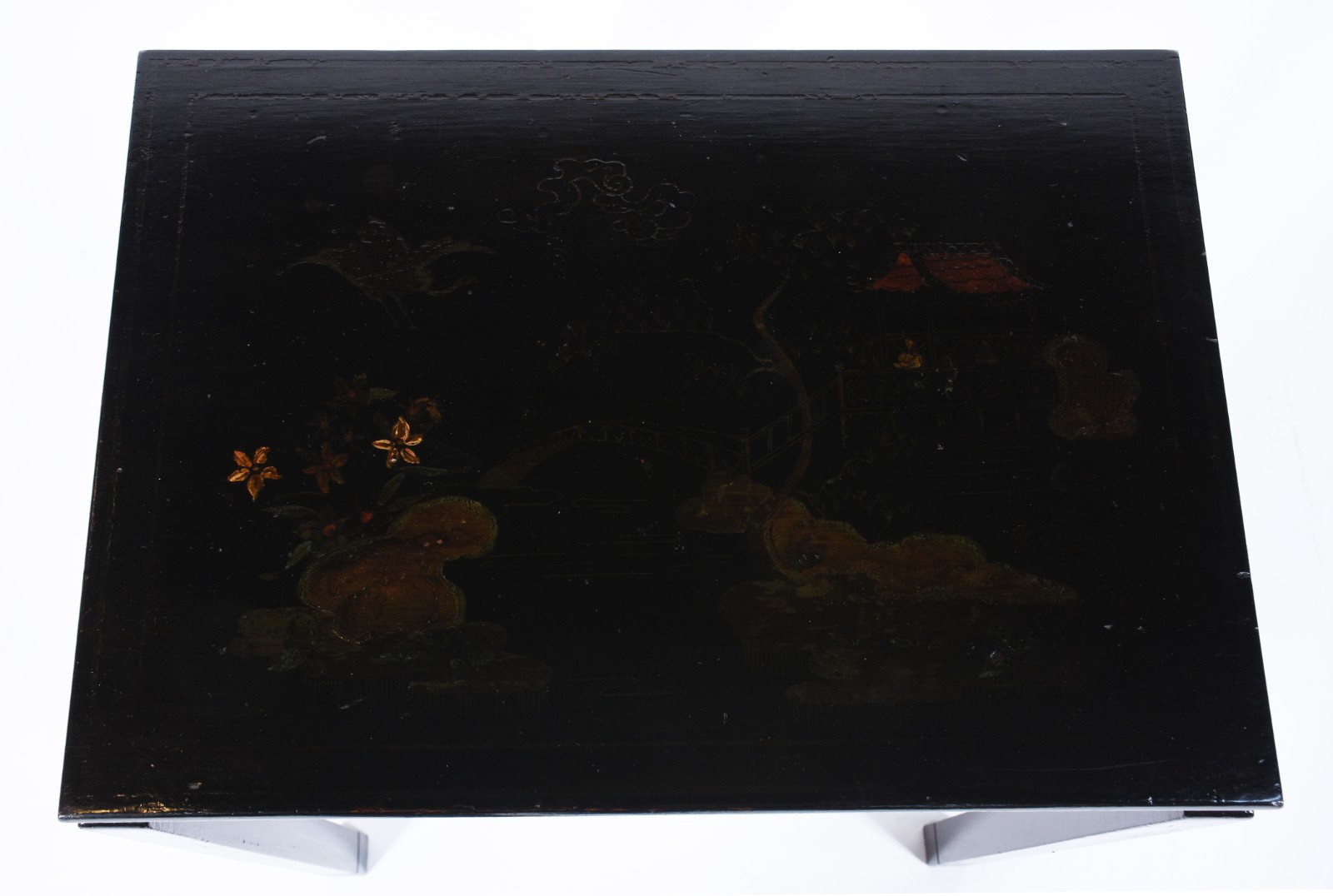 Mesa auxiliar de madeira laqueada de preto estilo oriental, tampo com... - foto 5 de 8