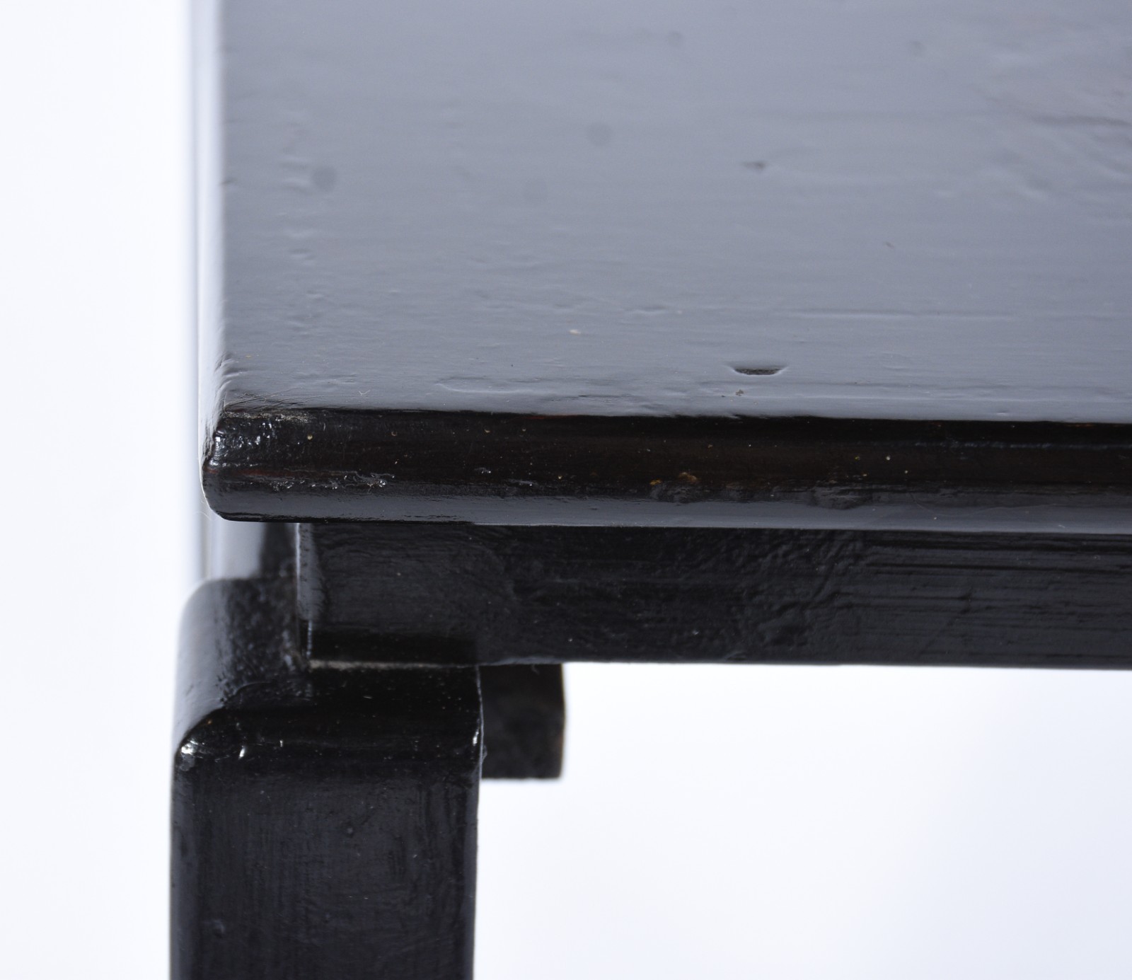 Mesa auxiliar de madeira laqueada de preto estilo oriental, tampo com... - foto 8 de 8