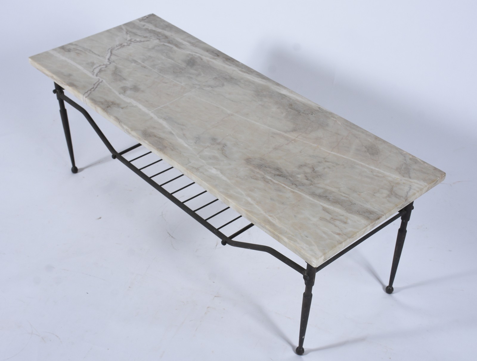 Mesa de centro, base de metal, tampo feitio retangular de mármore... - foto 1 de 8