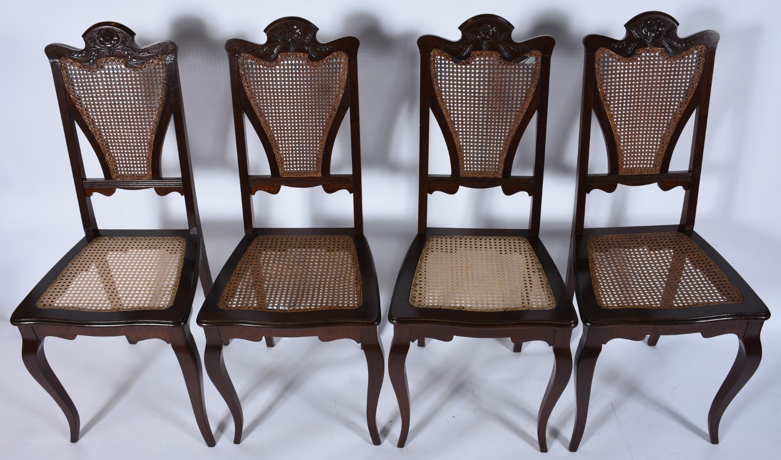Conjunto de 4 cadeiras de madeira nobre, forração de palhinha natural... - foto 1 de 6