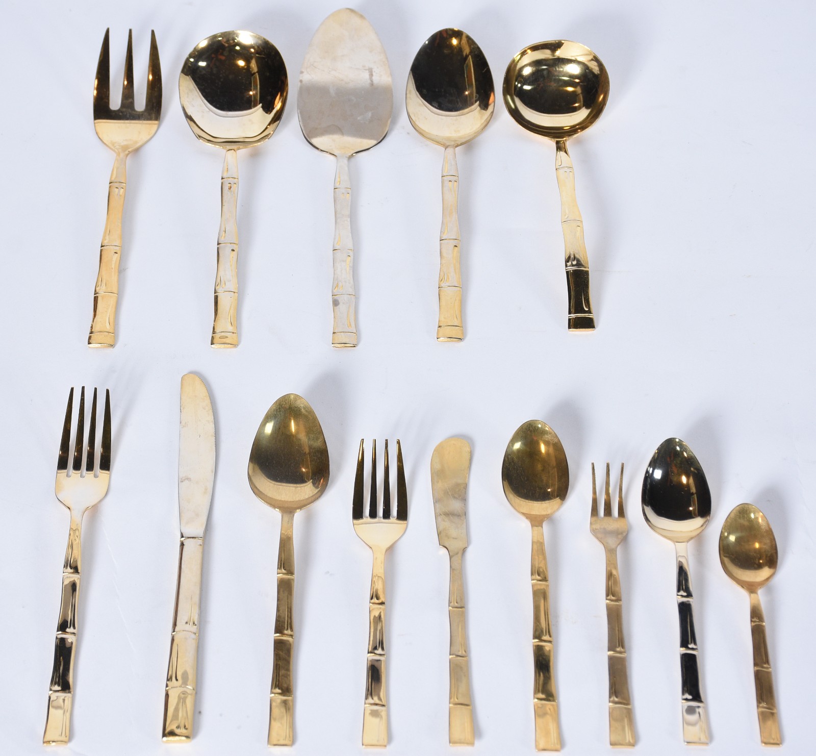 Faqueiro de metal dourado STAINLESS JAPAN composto de: 12 colheres... - foto 1 de 9