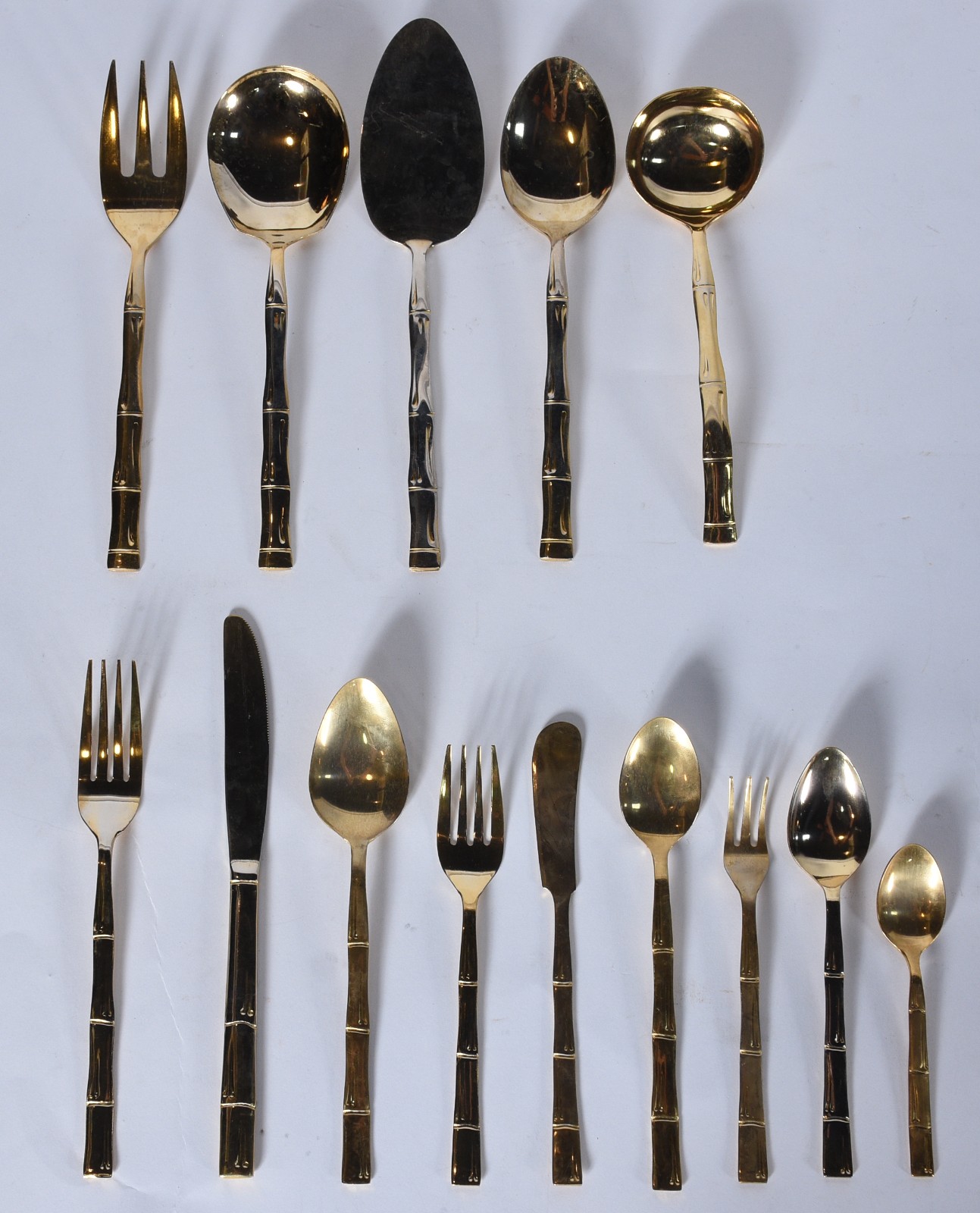 Faqueiro de metal dourado STAINLESS JAPAN composto de: 12 colheres... - foto 2 de 9