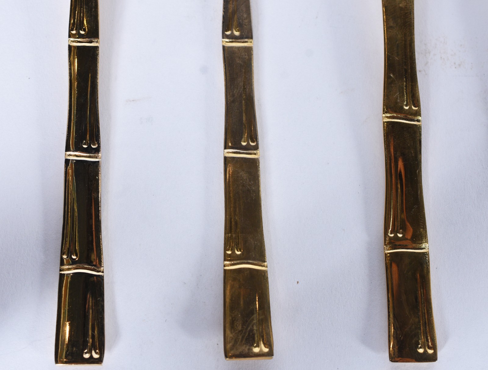 Faqueiro de metal dourado STAINLESS JAPAN composto de: 12 colheres... - foto 6 de 9