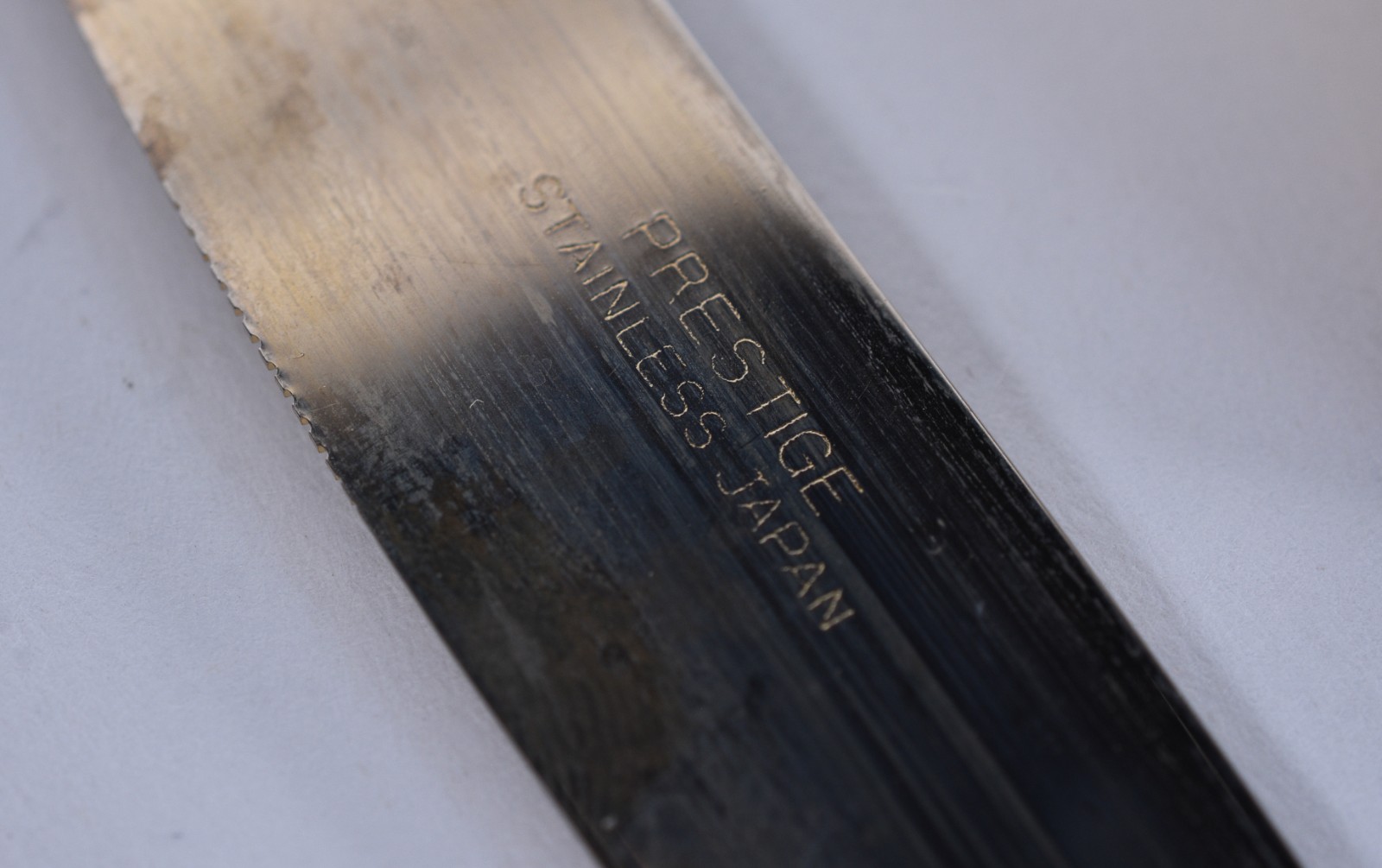 Faqueiro de metal dourado STAINLESS JAPAN composto de: 12 colheres... - foto 7 de 9