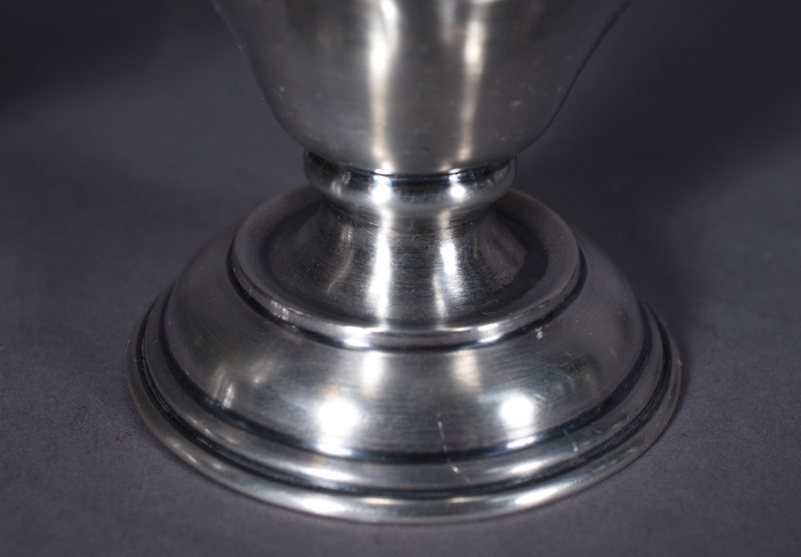 Par de pequenos vasos de prata. Peso da prata: 190 g (Por motivos de... - foto 3 de 7