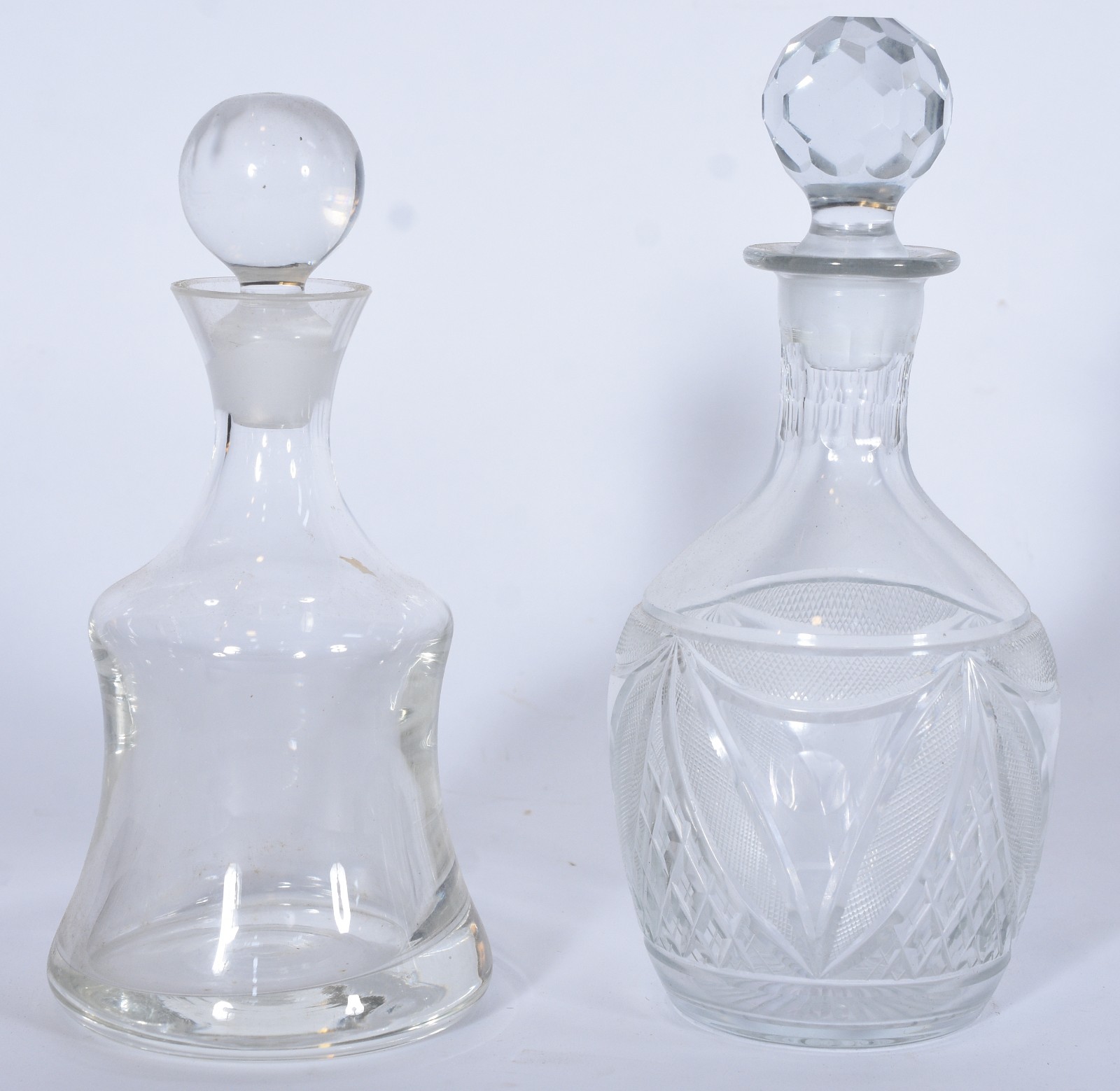 Duas garrafas de cristal. - foto 1 de 5