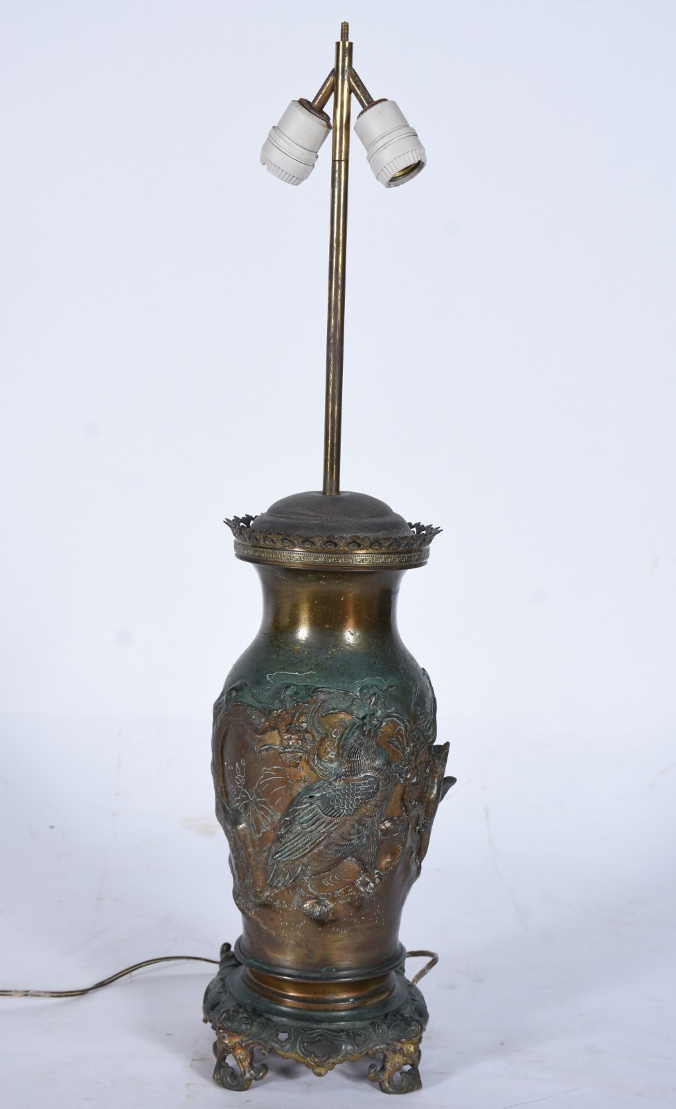 Vaso de bronze chinês decoração com pássaros, rocailles e ramos de... - foto 2 de 5