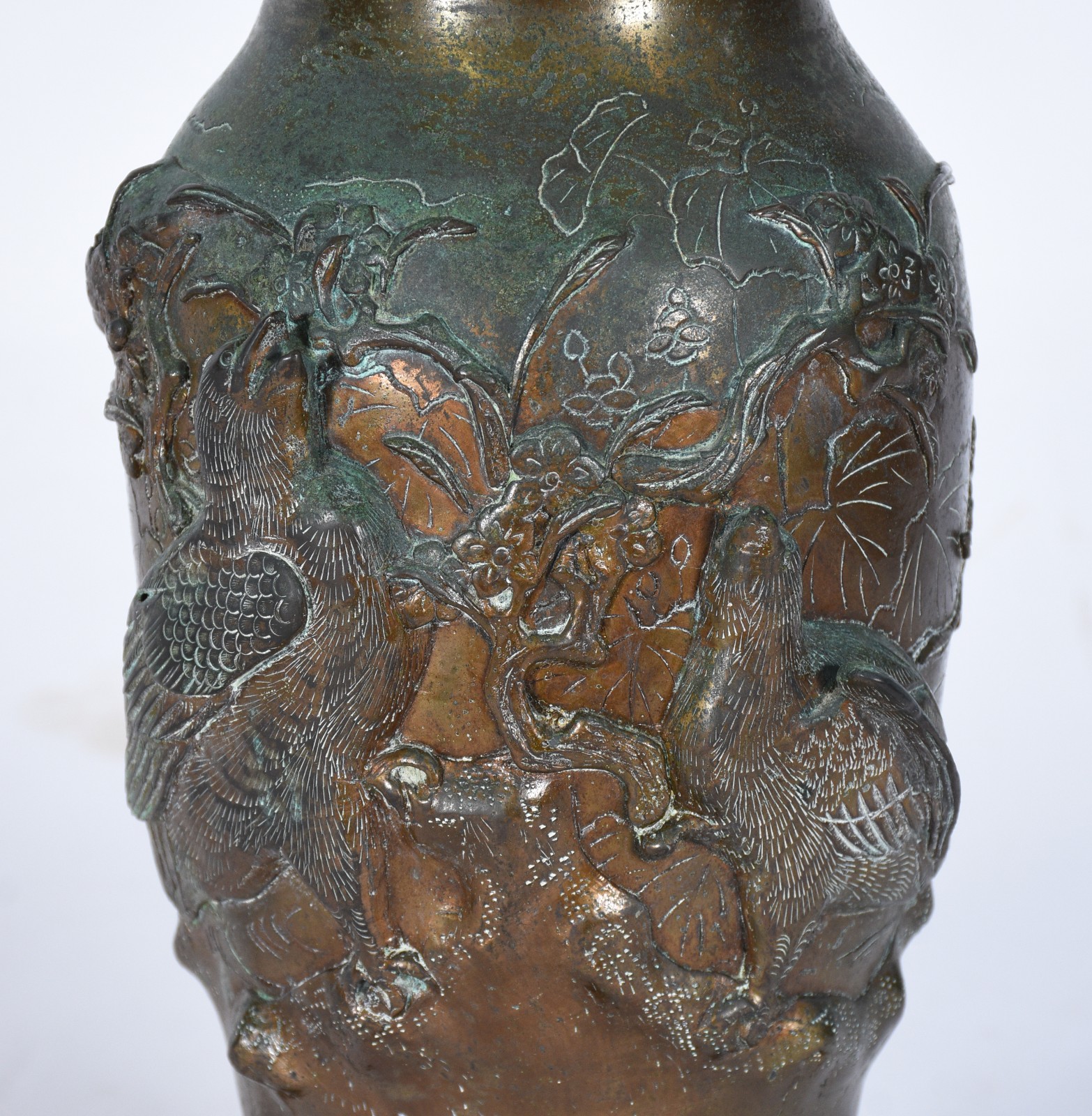 Vaso de bronze chinês decoração com pássaros, rocailles e ramos de... - foto 3 de 5