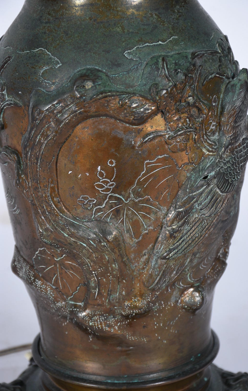Vaso de bronze chinês decoração com pássaros, rocailles e ramos de... - foto 4 de 5