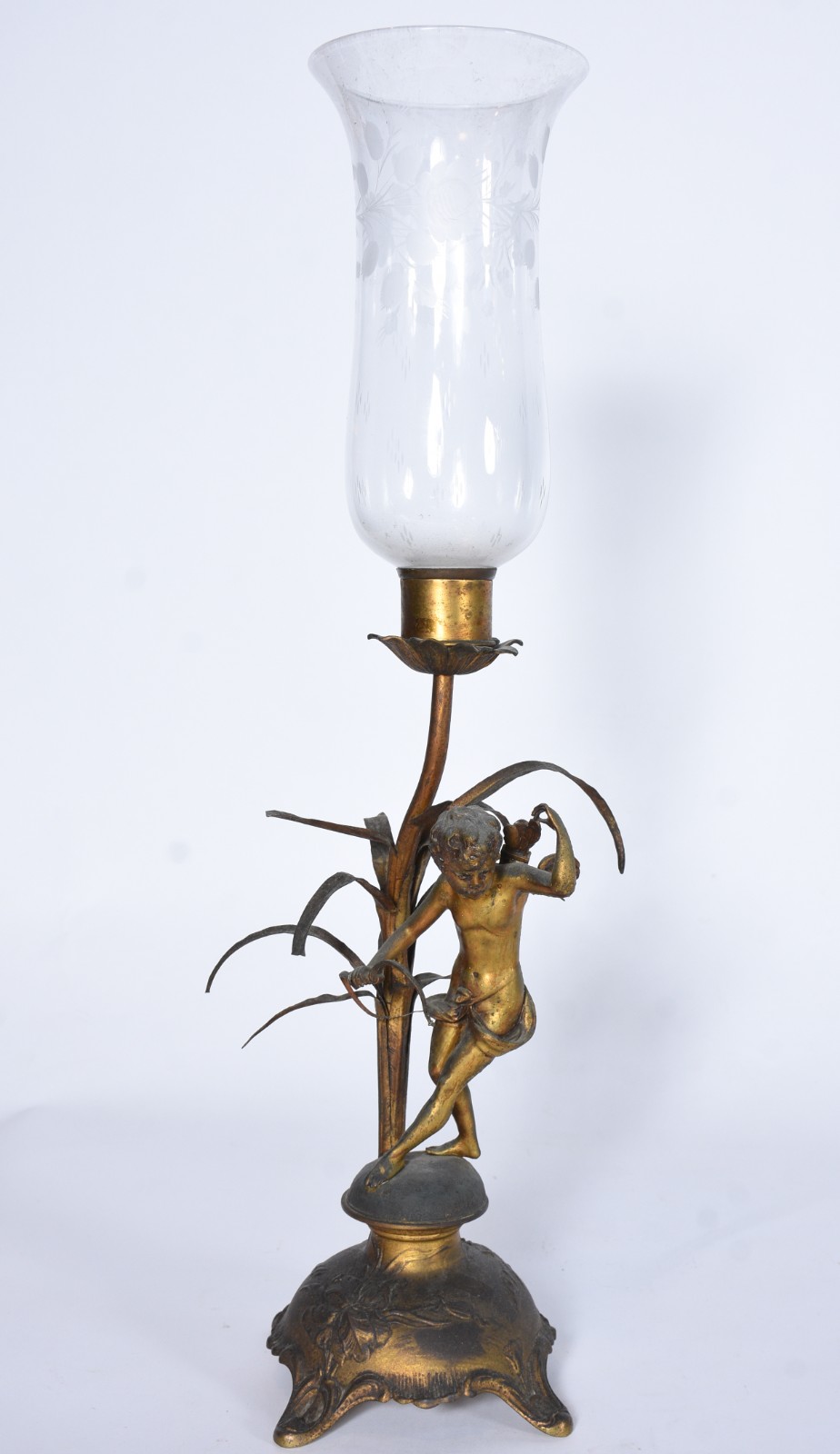 Luminária de metal dourado com figura feminina, cúpula de vidro... - foto 1 de 10