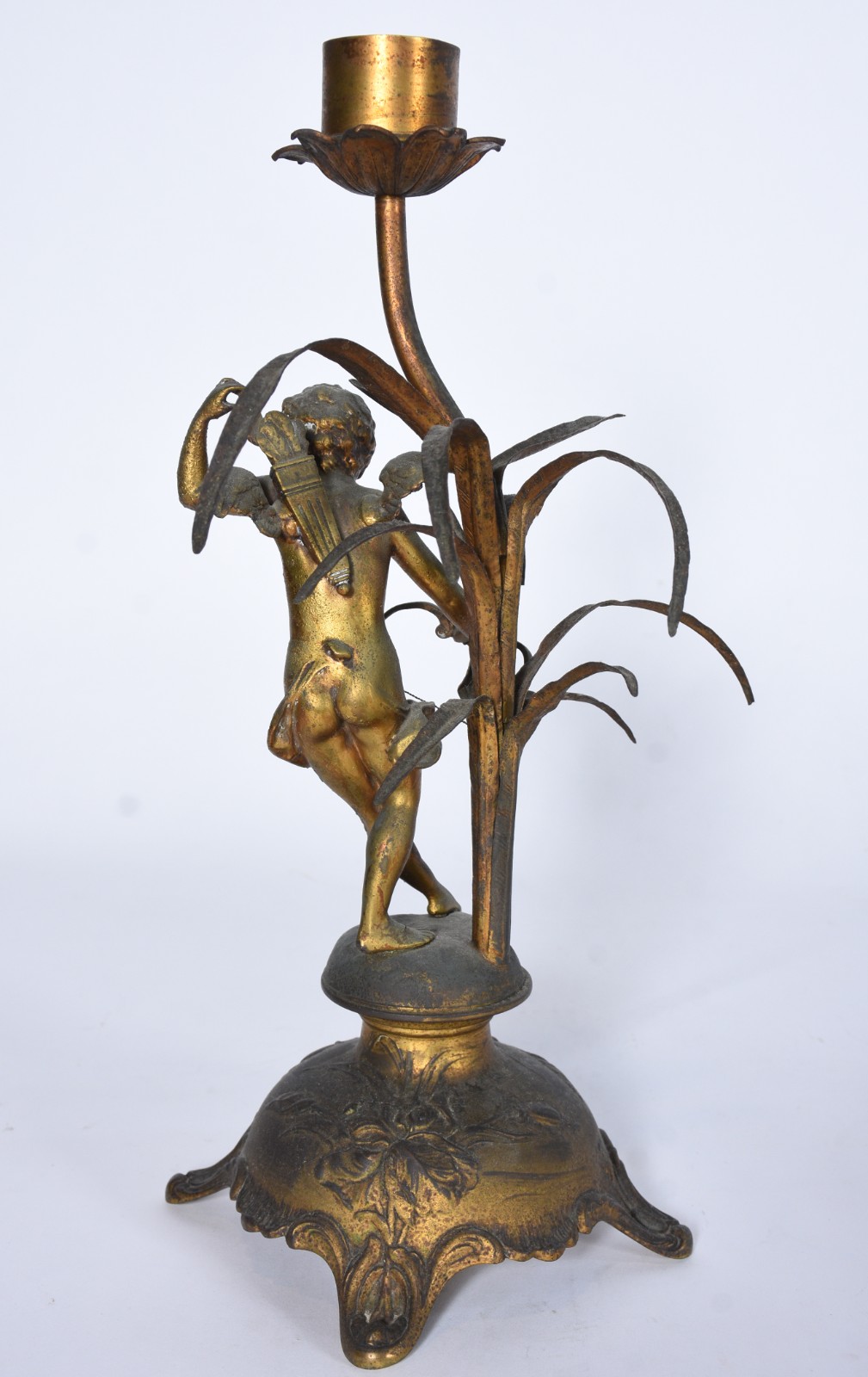 Luminária de metal dourado com figura feminina, cúpula de vidro... - foto 5 de 10