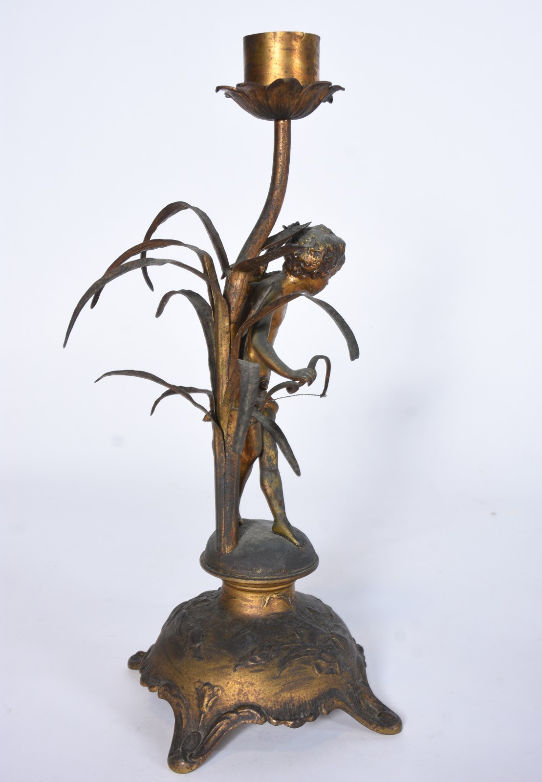 Luminária de metal dourado com figura feminina, cúpula de vidro... - foto 6 de 10
