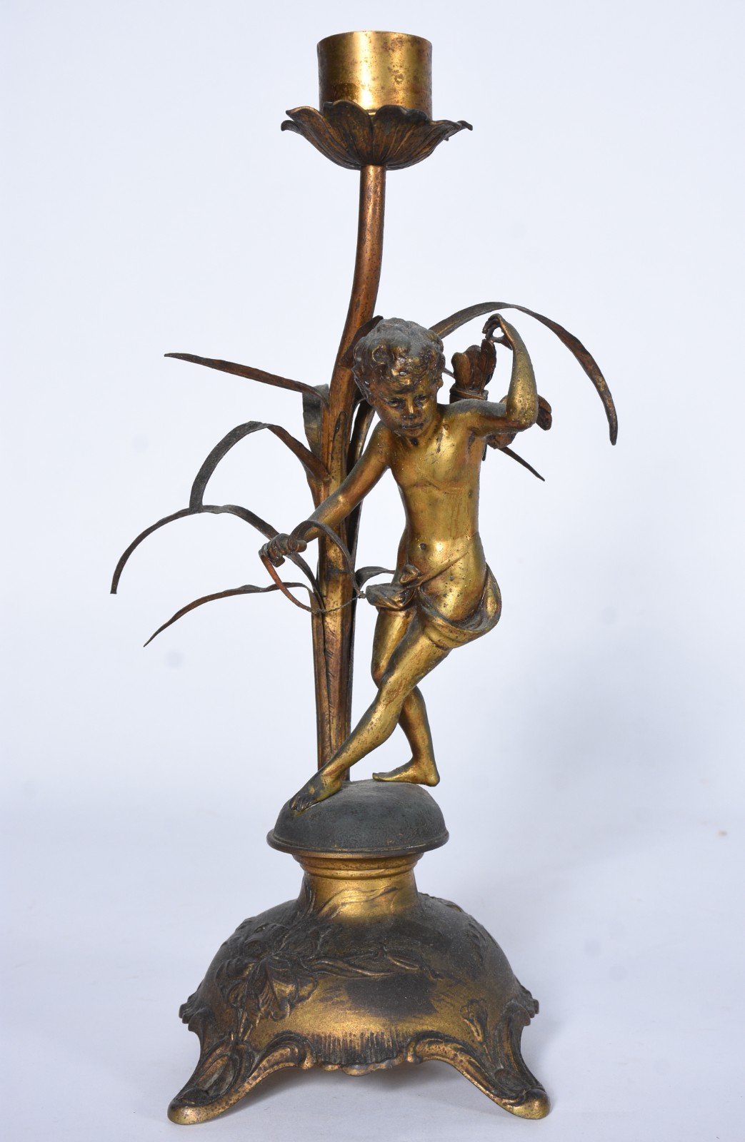 Luminária de metal dourado com figura feminina, cúpula de vidro... - foto 7 de 10