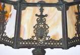 Luminária de metal, cúpula oitavada em pasta de... - Luminária de metal, cúpula oitavada em pasta de vidro mesclado na cor caramelo.