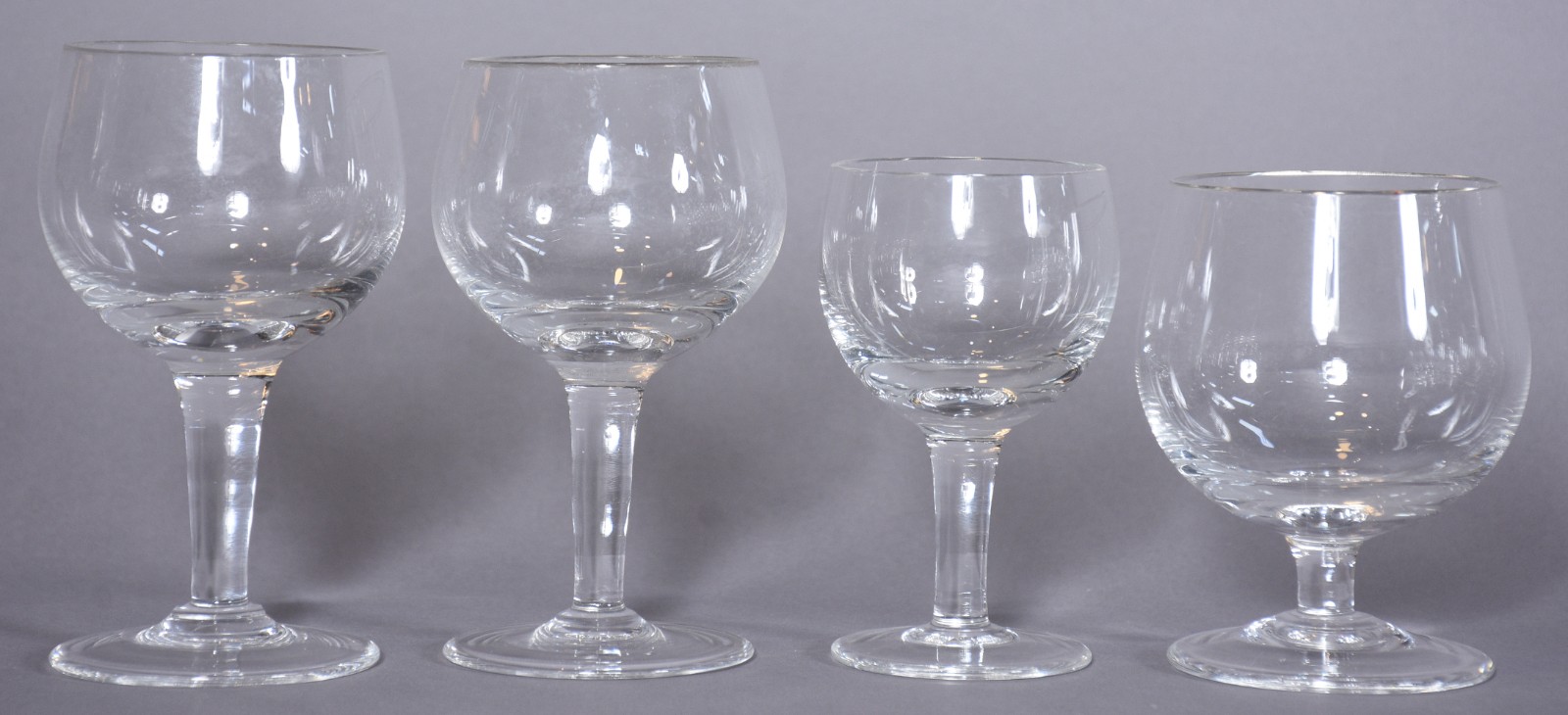 Serviço de cristal composto de: 10 taças para vinho tinto, 13 para... - foto 2 de 4