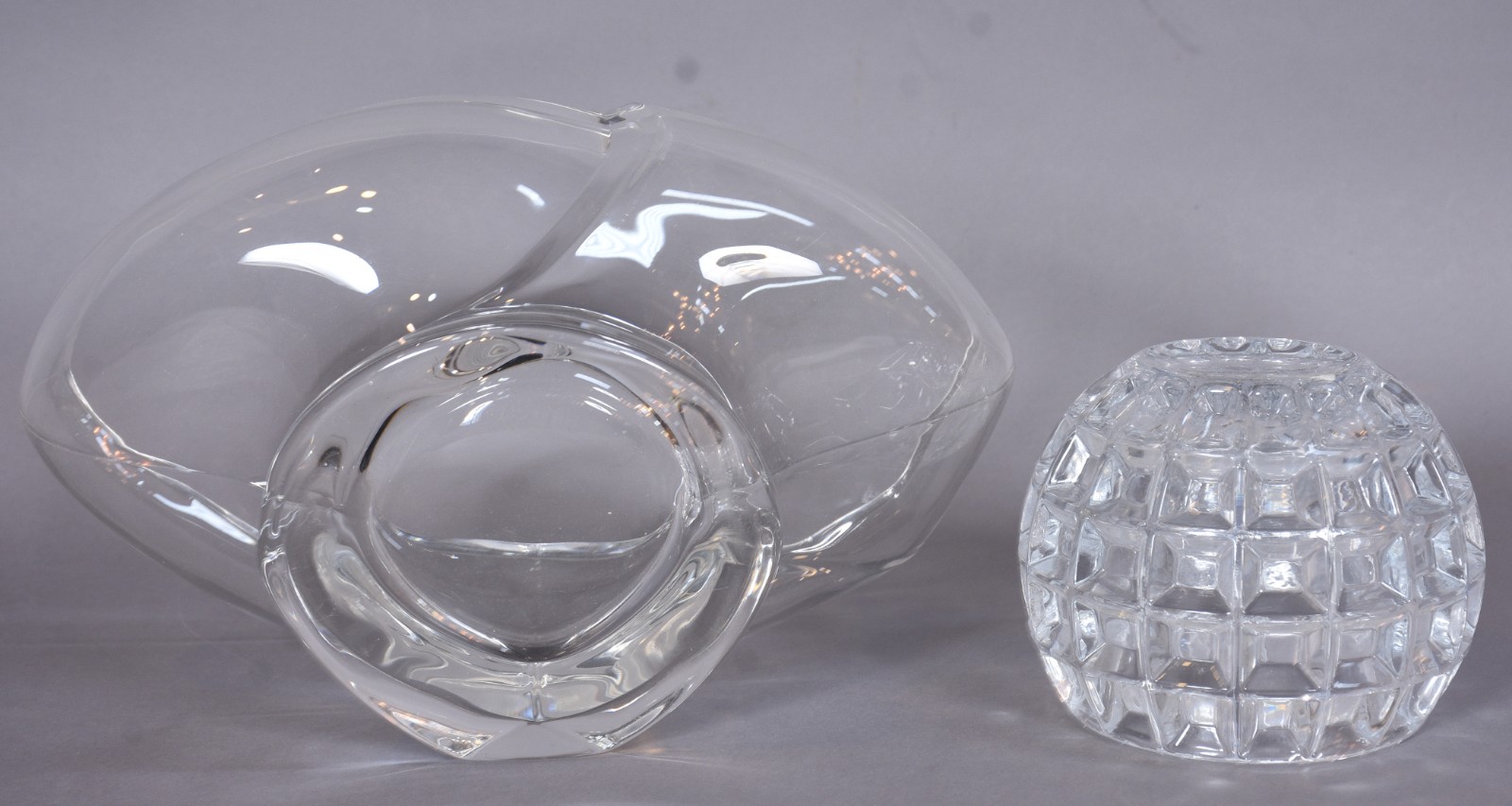 Duas peças, sendo fruteira de cristal e bowl lapidado. - foto 4 de 5