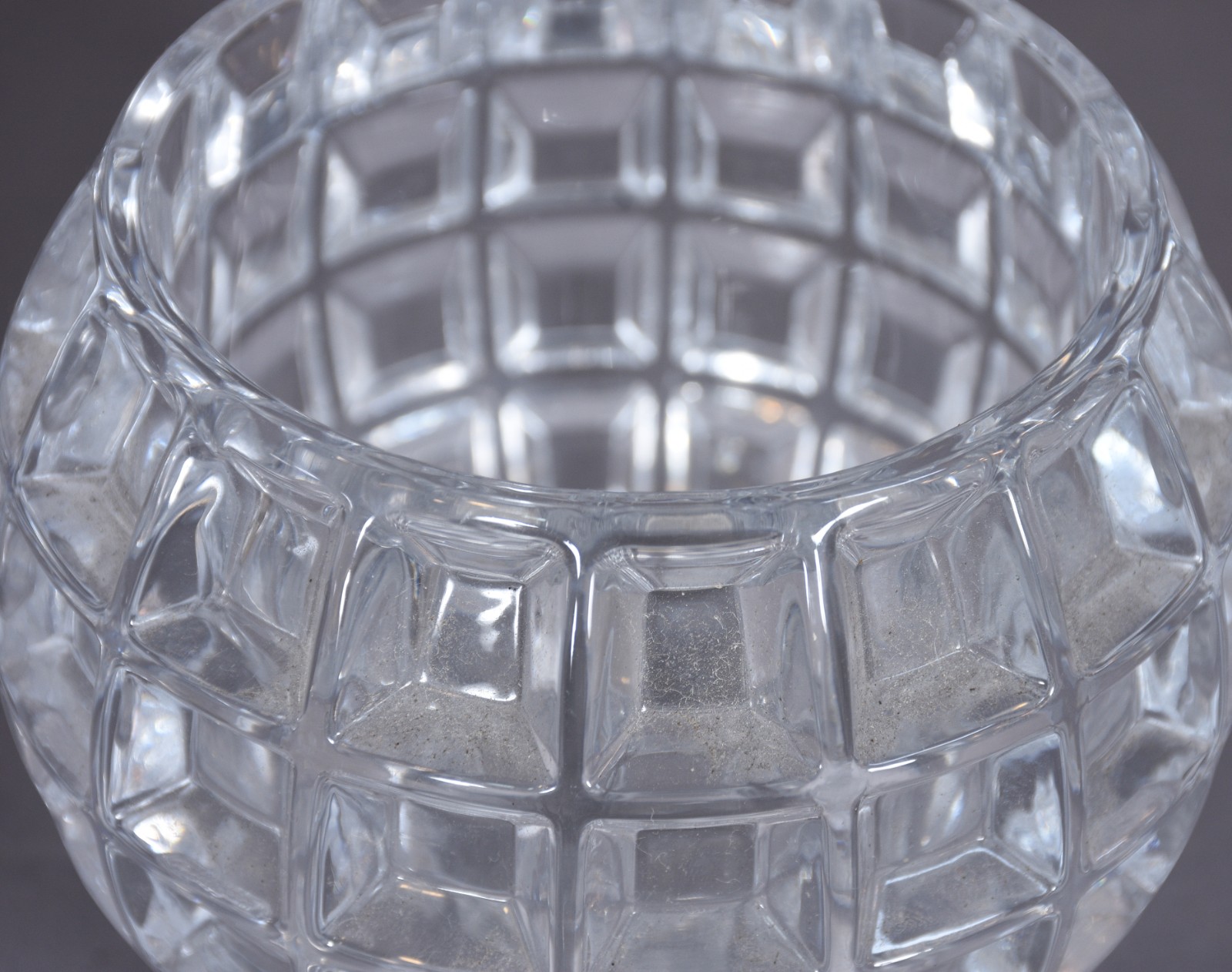 Duas peças, sendo fruteira de cristal e bowl lapidado. - foto 5 de 5