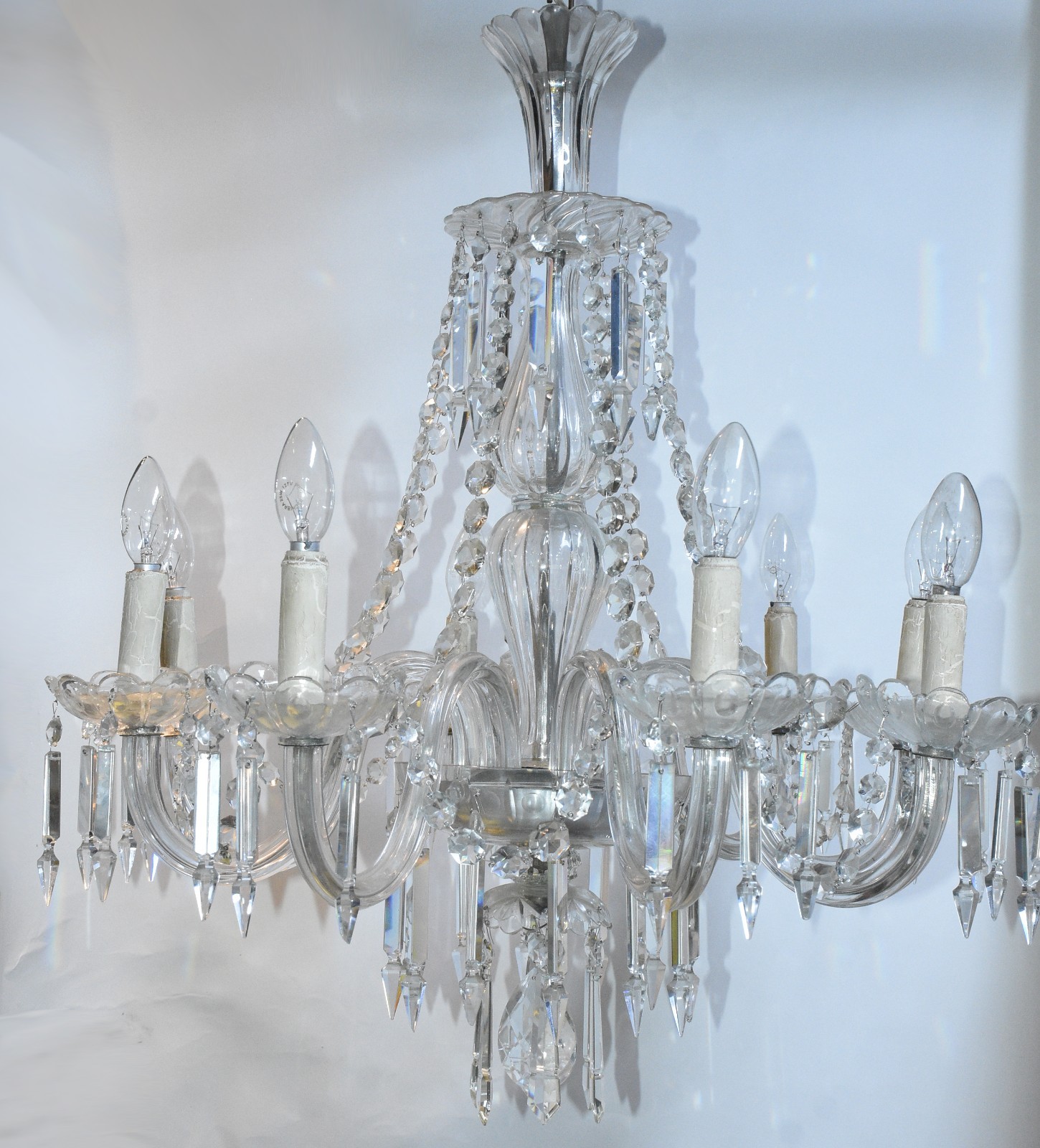 Lustre de cristal para 8 luzes com pingentes lapidados. - foto 1 de 4
