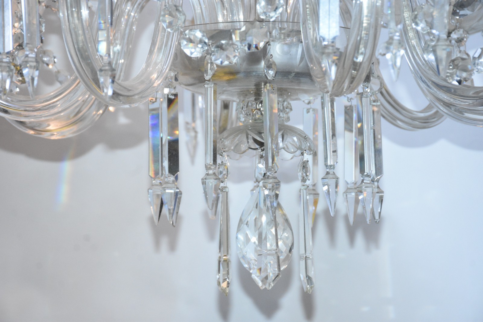 Lustre de cristal para 8 luzes com pingentes lapidados. - foto 4 de 4