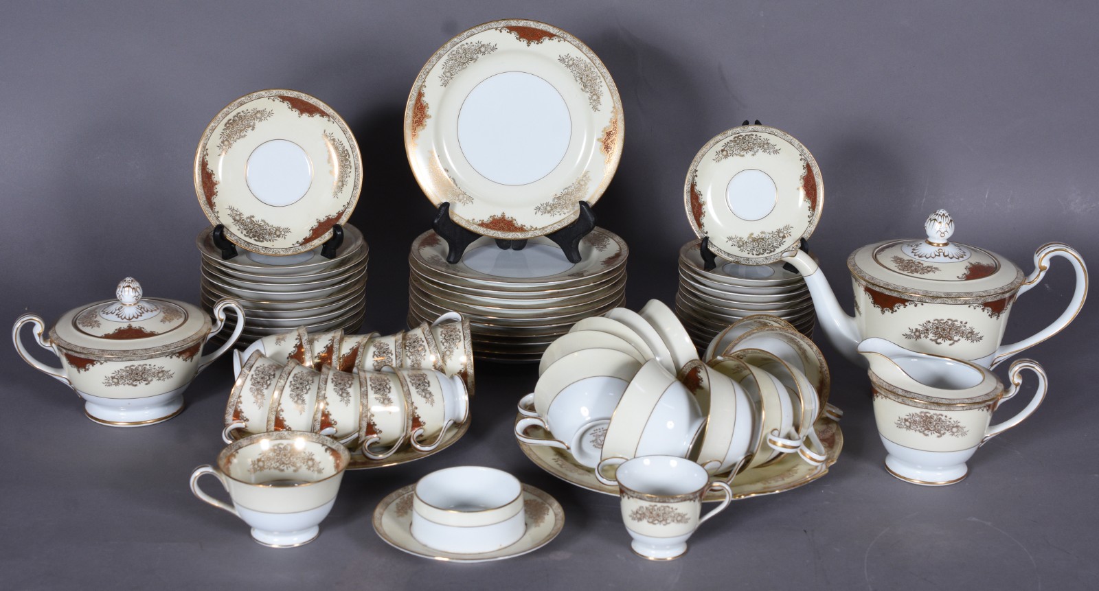 Serviço de chá e café de porcelana Noritake composto de: 12 xícaras... - foto 1 de 8