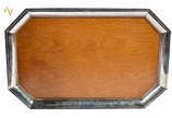 Grande bandeja de madeira e metal prateado. Med... - Grande bandeja de madeira e metal prateado. Med. 82 x 52 cm.