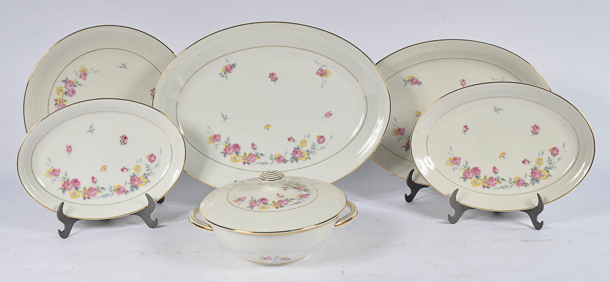 Conjunto com 6 peças de porcelana francesa de LIMOGES, CHARLES...