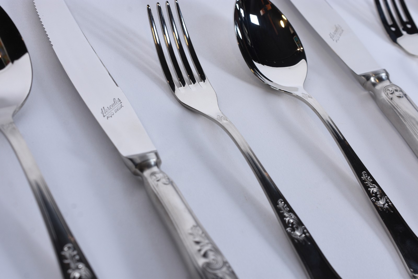Faqueiro inox Hercules composto de: 12 colheres, 12 garfos, 12 facas... - foto 6 de 10
