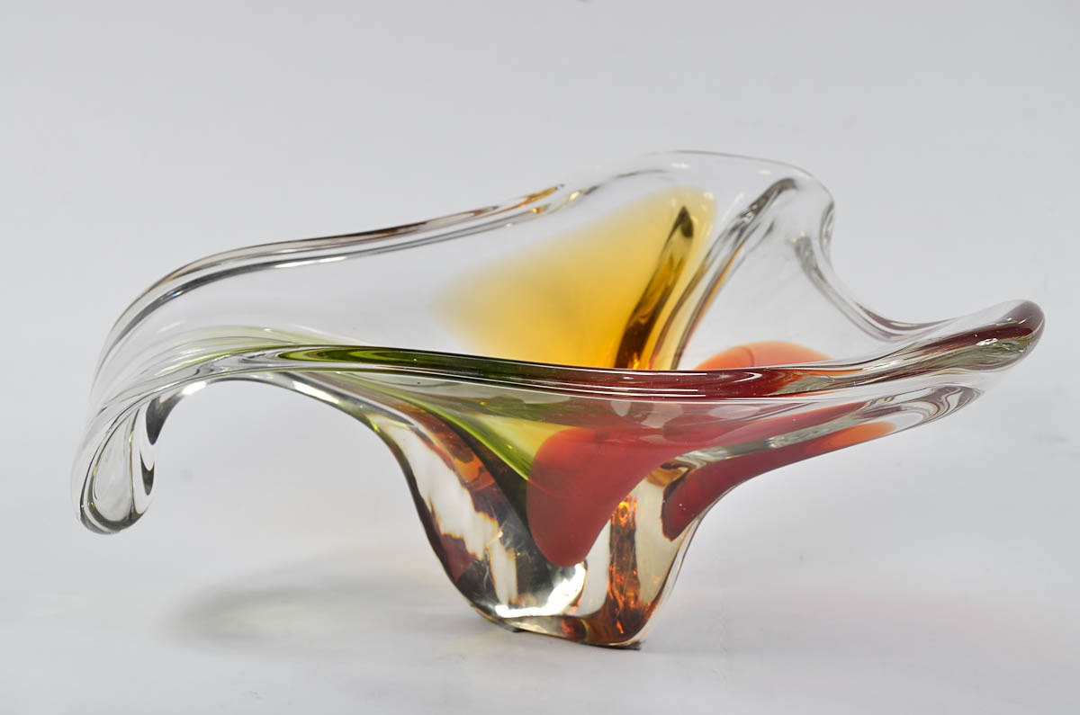 Centro de mesa de murano com mesclas em amarelo, vermelho e verde...