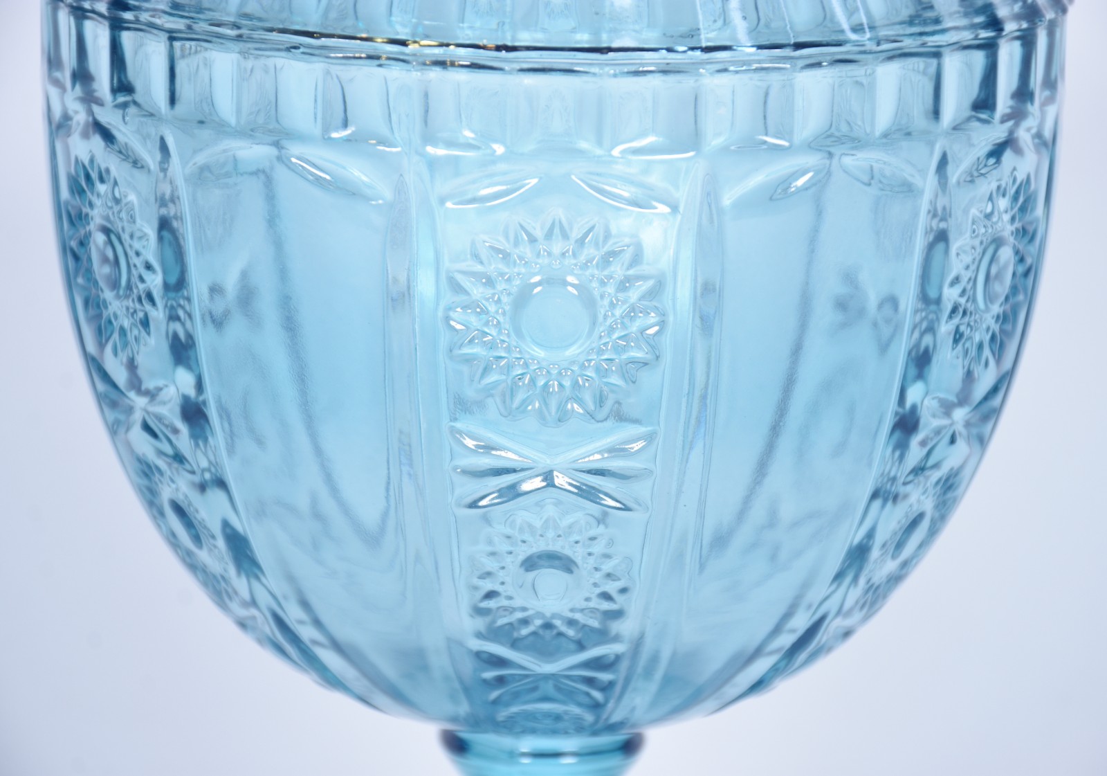 Compoteira em demi cristal trabalhado na cor azul. - foto 6 de 9