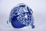 Estatueta decorativa representando Coruja de ce... - Estatueta decorativa representando Coruja de cerâmica azul e branca.