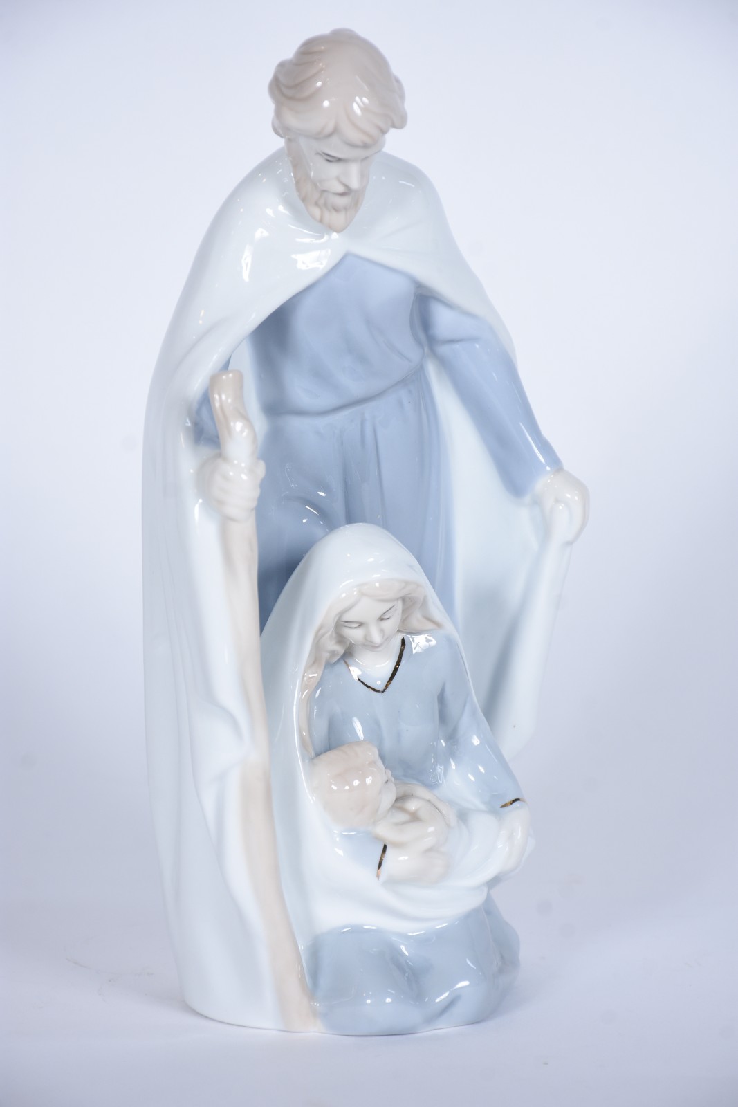 Estatueta de porcelana policromada representando Sagrada Família. - foto 2 de 6