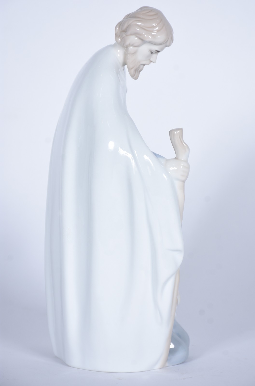 Estatueta de porcelana policromada representando Sagrada Família. - foto 4 de 6
