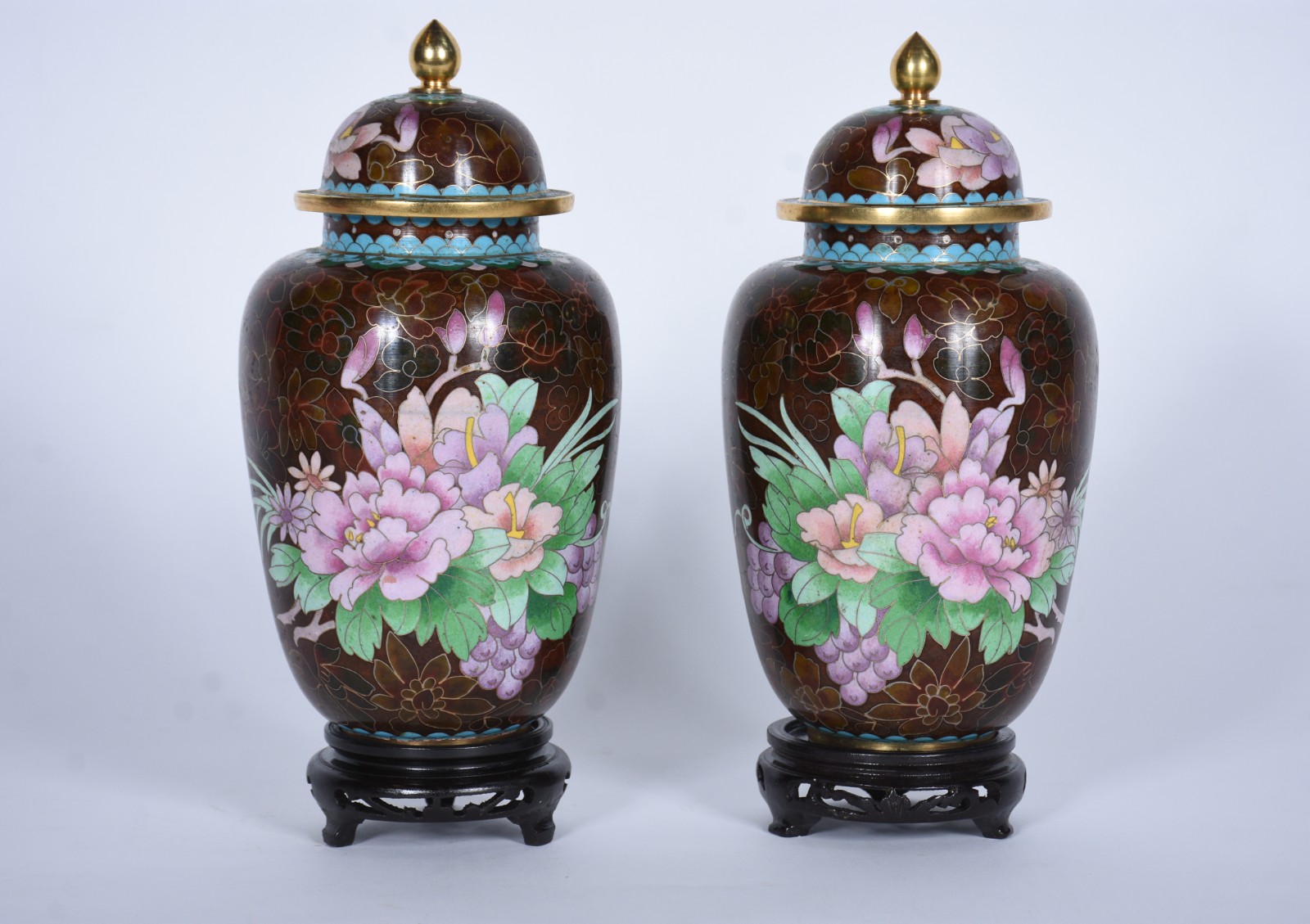 Par de potiches de cloisonné chines, flores em policromia sobre fundo... - foto 1 de 4
