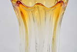 Vaso  canelado de murano  na cor ambar. Alt. 35... - Vaso  canelado de murano  na cor ambar. Alt. 35 cm - diam. 24 cm.