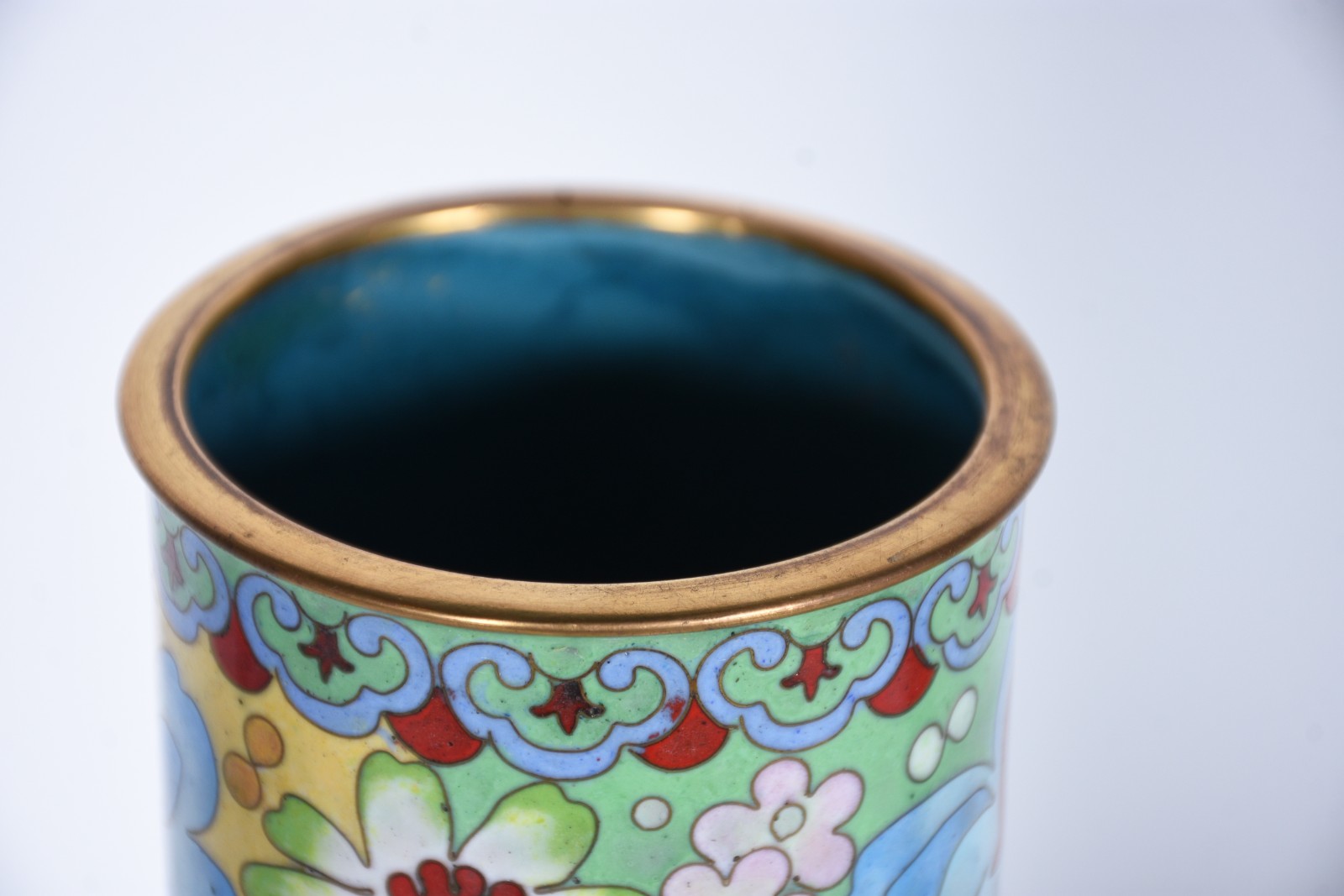 Par de vasos de cloisonné chines com flores policromadas, bases de... - foto 4 de 6