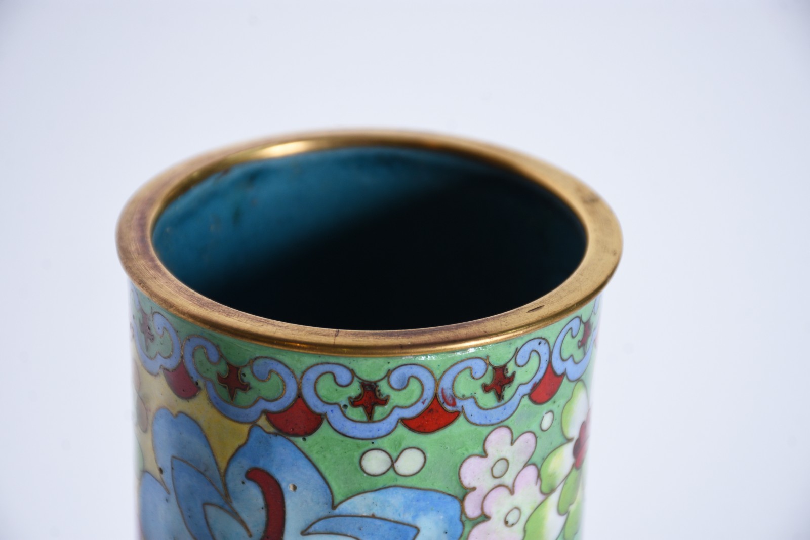 Par de vasos de cloisonné chines com flores policromadas, bases de... - foto 5 de 6