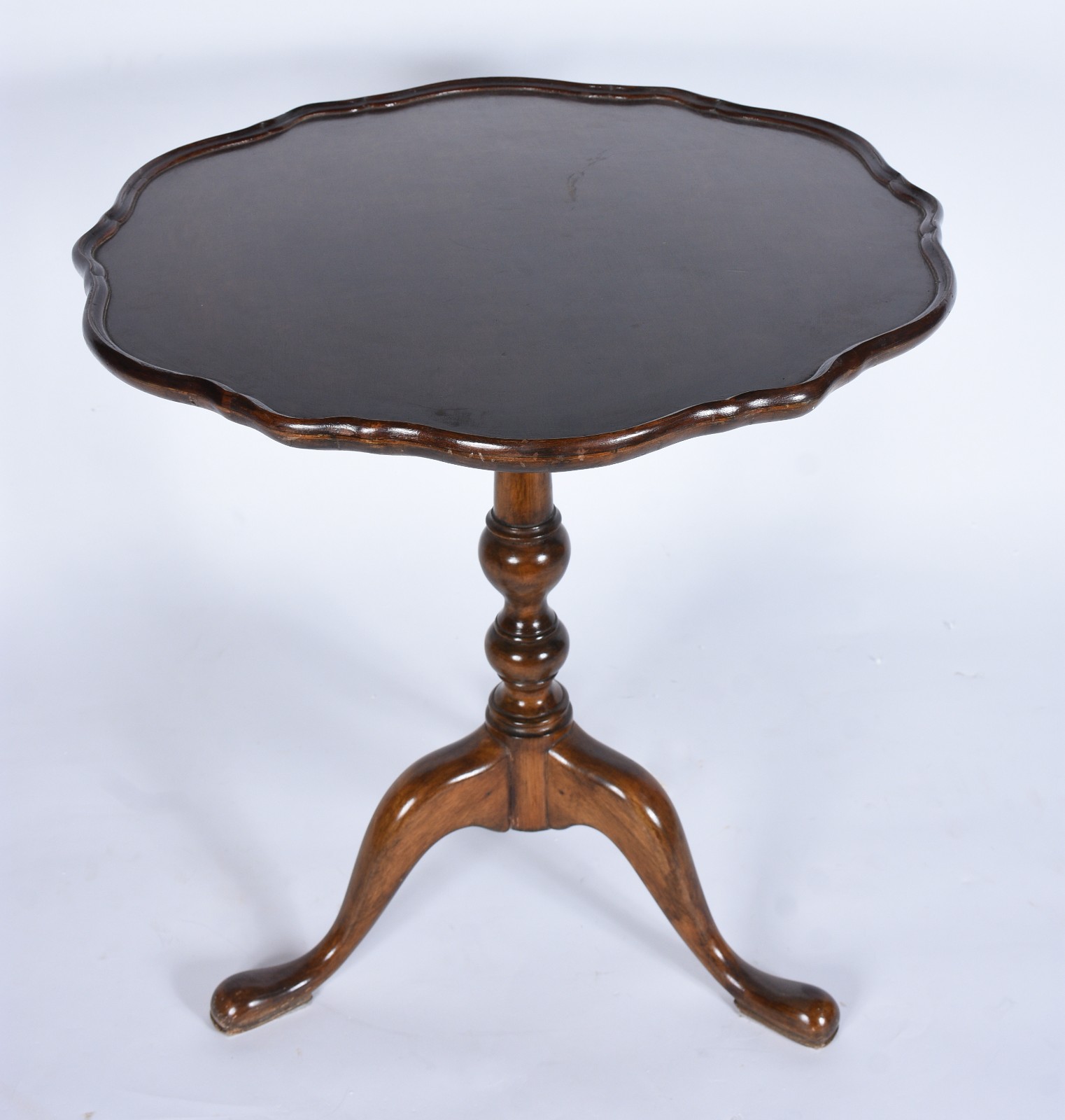 Mesa gueridon de madeira nobre, base tripé, tampo redondo, borda... - foto 4 de 5