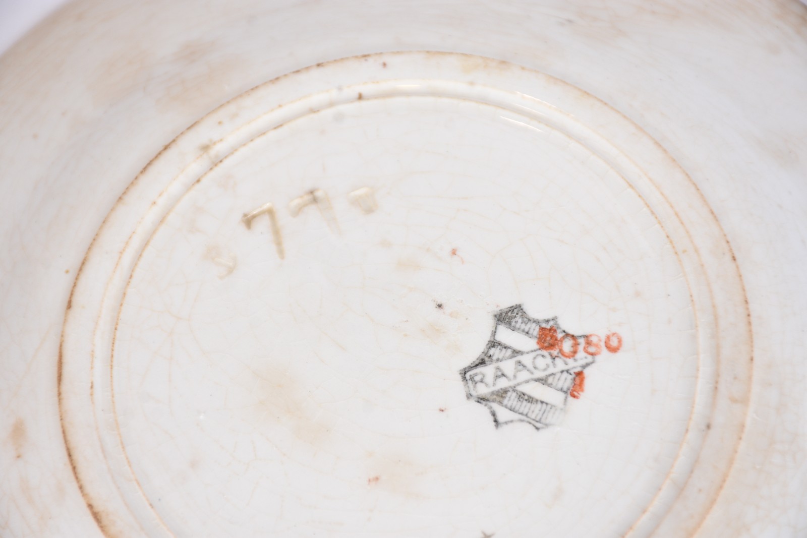 Sete pratos decorativos de faiança e porcelana de diversas... - foto 7 de 8