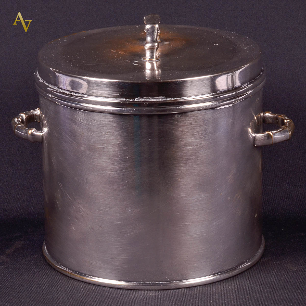 Balde para gelo de metal prateado SAINT JAMES. Diam. 19 cm - alt. 17...
